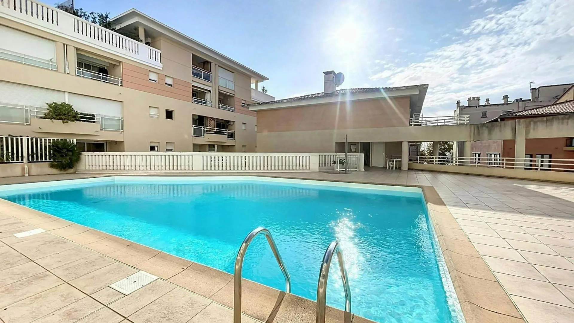 Apartment Port Azur - 4 Couchages - 1 Chambre - Piscine Golfe-Juan France